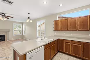 9910 N Crystal Spring Pl, Tucson, AZ 85742 - Photo 3