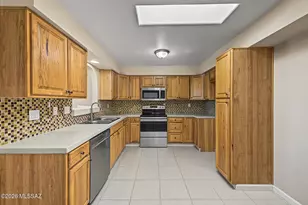6755 E Hawk Dr, Tucson, AZ 85730 - Photo 9