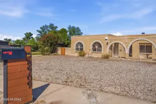 8909 E Palm Tree Dr, Tucson, AZ 85710 - Photo 3