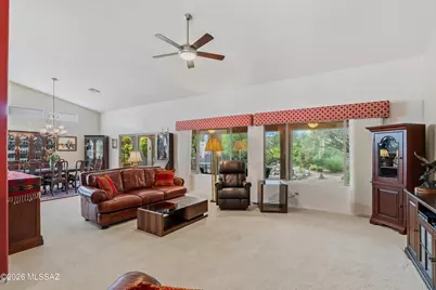 1952 E Wintergreen Drive, Green Valley, AZ 85614 - Photo 9