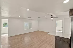 161 W Olive Dr, Green Valley, AZ 85614 - Photo 9