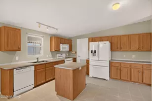 3274 W Jusnic Cir, Tucson, AZ 85705 - Photo 17