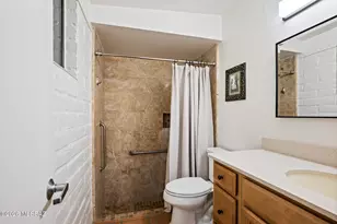 6616 N Donna Beatrix Cir, Tucson, AZ 85718 - Photo 29