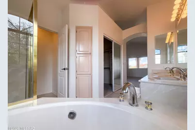 5997 N Moon Crest Drive, Tucson, AZ 85718 - Photo 11