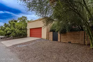 10360 E Cele Peterson Ln, Tucson, AZ 85747 - Photo 37