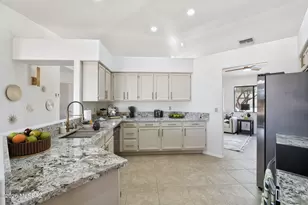 106 N Bellhaven Dr, Green Valley, AZ 85614 - Photo 7
