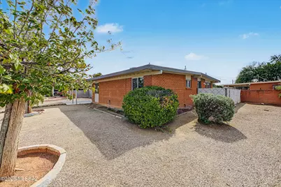 8126 E Baker Drive, Tucson, AZ 85710 - Photo 19