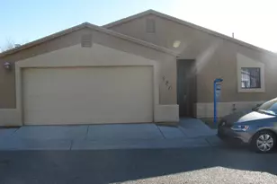 420 E Geronimo Bluff Loop, Tucson, AZ 85705 - Photo 1