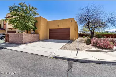 9504 E Ventaso Circle, Tucson, AZ 85715 - Photo 1