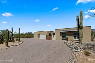 8945 E Chof Ovi Dr, Tucson, AZ 85749 - Photo 1