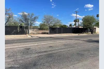 2241 S Sahuara Avenue #2, Tucson, AZ 85711 - Photo 1
