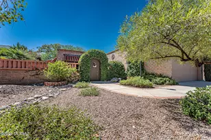 1689 W Calle Hacienda, Green Valley, AZ 85622 - Photo 1