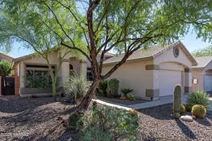 11116 N Eagle Crest Dr, Tucson, AZ 85737 - Photo 1