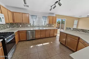 8424 N Placita De Los Laureles, Tucson, AZ 85742 - Photo 1