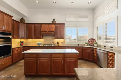 13807 N Maxfli Drive, Oro Valley, AZ 85755 - Photo 1