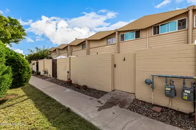 1776 S Palo Verde Avenue #L4, Tucson, AZ 85713 - Photo 1