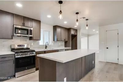 5417 E 8th Street, Tucson, AZ 85711 - Photo 1