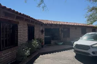 805 W Cresta Loma Dr, Tucson, AZ 85704 - Photo 1