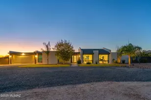 9340 E Paseo Tierra Verde, Tucson, AZ 85749 - Photo 1