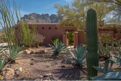 8790 N Shadow Mountain Drive, Tucson, AZ 85704 - Photo 1