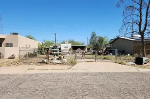 611 S Highland Ave, Tucson, AZ 85719 - Photo 1