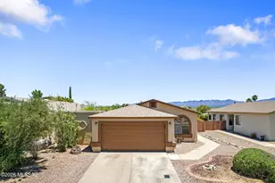 184 E Camino De Diana, Green Valley, AZ 85614 - Photo 1