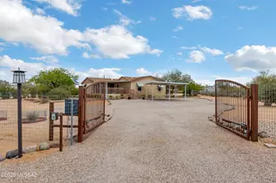 6860 N Taylor Ln, Tucson, AZ 85743 - Photo 1