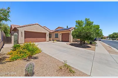 734 W Camino Curvitas, Sahuarita, AZ 85629 - Photo 1