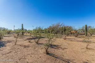 5951 N Chaparral Rd, Tucson, AZ 85743 - Photo 1
