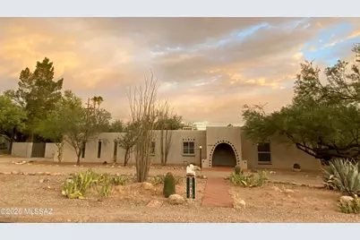8812 E Snyder Road, Tucson, AZ 85749 - Photo 1
