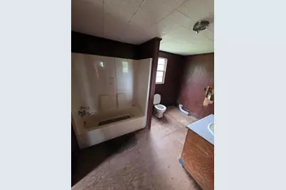 8094 Highway 393, Laurel Hill, FL 32567 - Photo 9