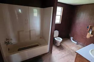 8094 Hwy 393, Laurel Hill, FL 32567 - Photo 9