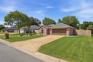 7983 Lola Cir, Navarre, FL 32566 - Photo 3