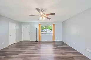 1568 Phyllis Ct, Gulf Breeze, FL 32563 - Photo 9