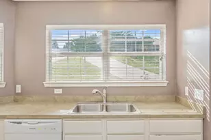 484 Jillian Dr, Crestview, FL 32536 - Photo 9