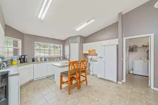 484 Jillian Dr, Crestview, FL 32536 - Photo 5