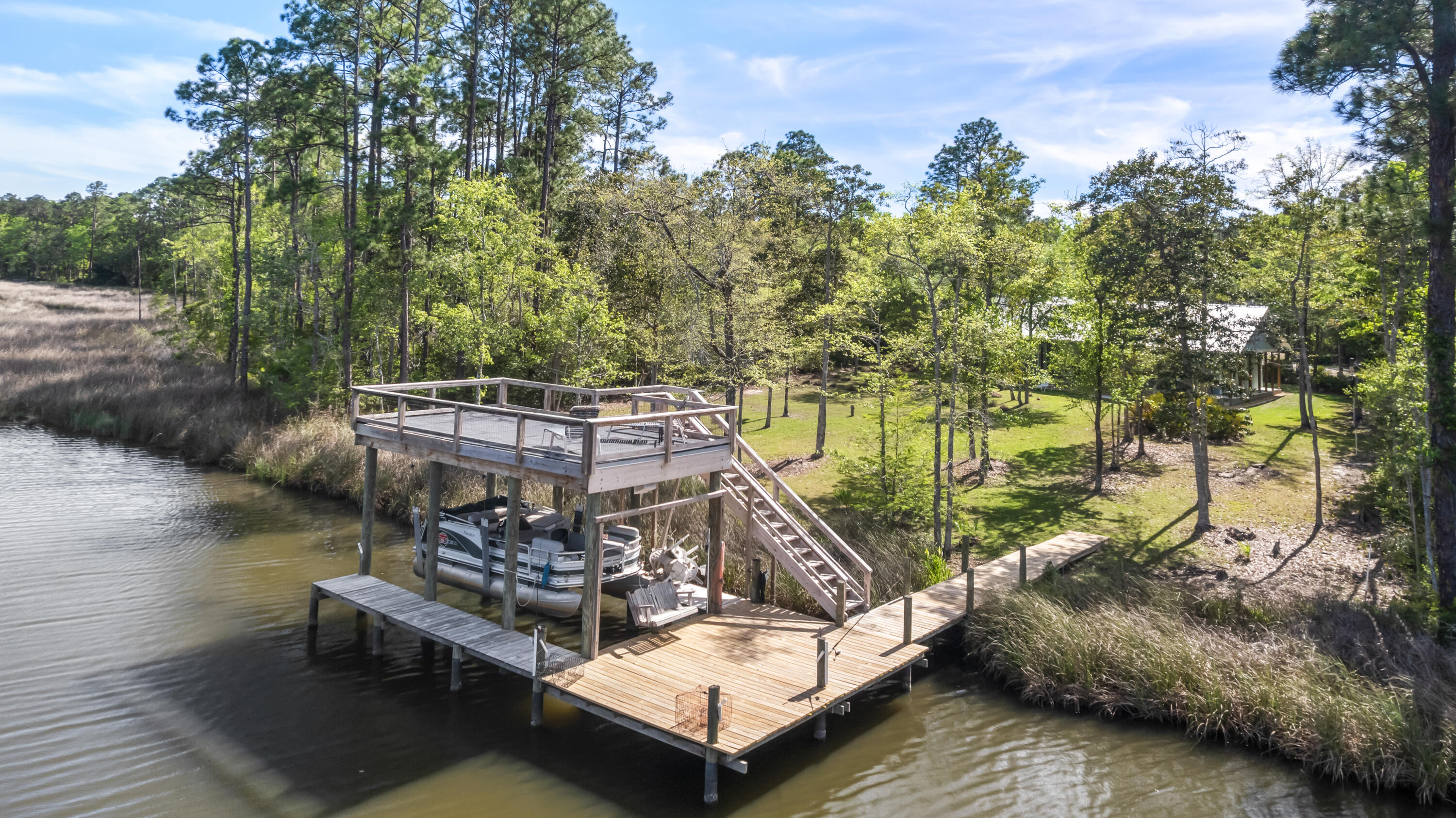 528 Bay Grove Rd main architectural view