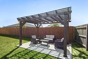 2423 Spur Ln, Gulf Breeze, FL 32563 - Photo 21