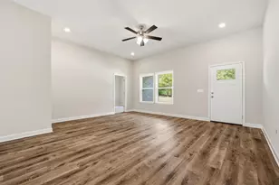 6136 Clover St, Crestview, FL 32539 - Photo 3