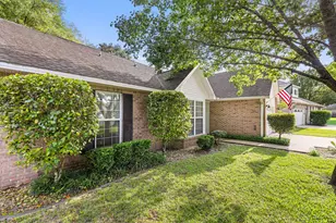 4577 Castlewood Ln, Niceville, FL 32578 - Photo 3