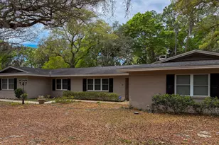 2 NE Pembroke Pl, Fort Walton Beach, FL 32547 - Photo 1