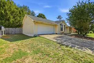 103 Grand Prix, Crestview, FL 32536 - Photo 3