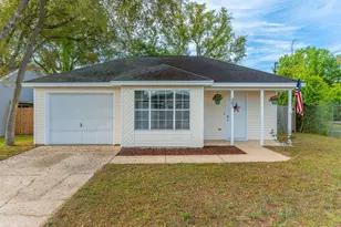 402 Apple Dr, Crestview, FL 32536 - Photo 1