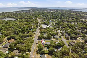 353 Fairpoint Dr, Gulf Breeze, FL 32561 - Photo 31