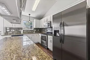 1945 Shadow Lake Dr, Gulf Breeze, FL 32563 - Photo 17