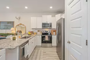 1010 McLaren Cir, Fort Walton Beach, FL 32547 - Photo 5