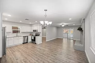 101 Dyer St, Niceville, FL 32578 - Photo 3