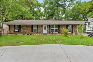2442 Duncan Dr, Niceville, FL 32578 - Photo 1