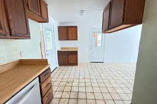 21 SW Ranger St, Fort Walton Beach, FL 32548 - Photo 5