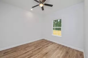 740 E Chestnut Ave, Crestview, FL 32539 - Photo 13